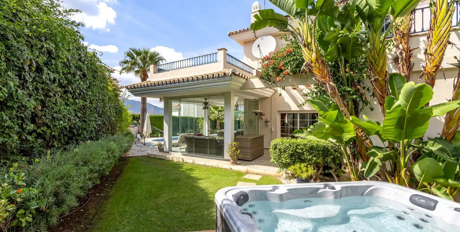 Sale of detached villa in Alhaurin Golf 24