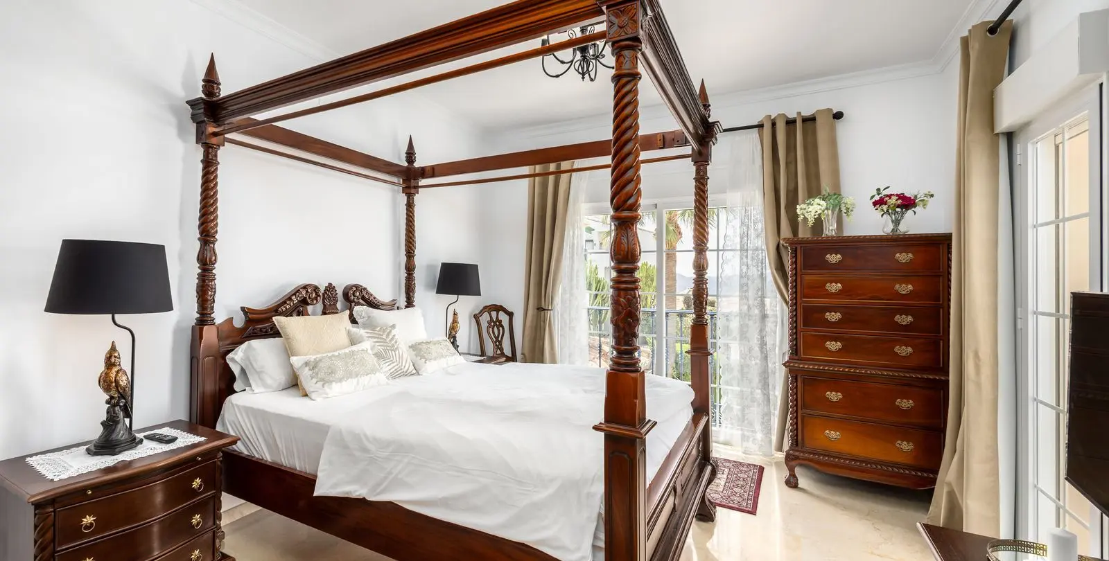 Sale of detached villa in Alhaurin Golf 28