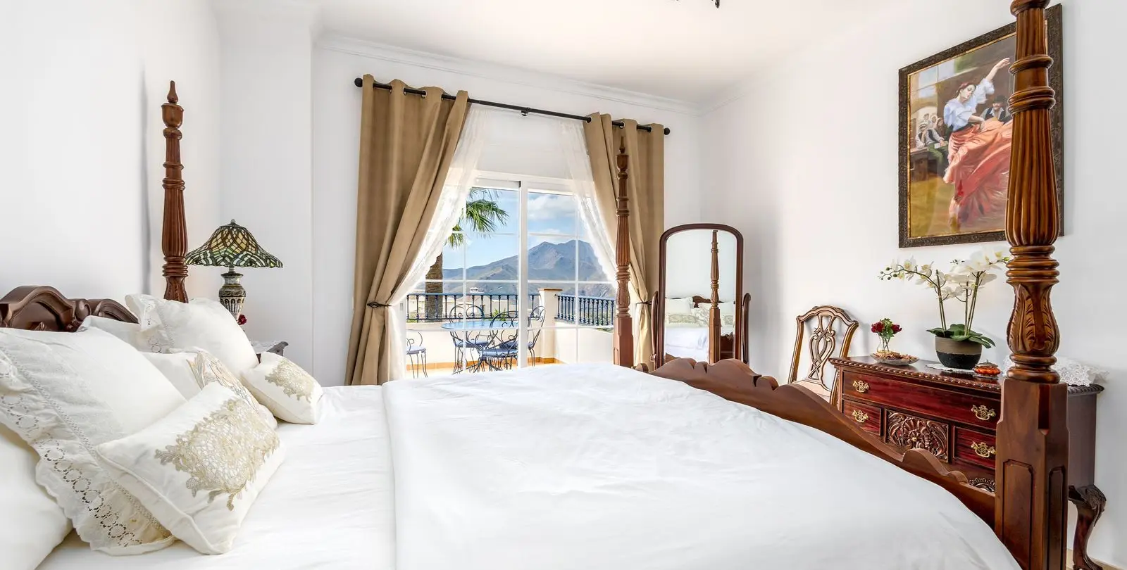 Sale of detached villa in Alhaurin Golf 32