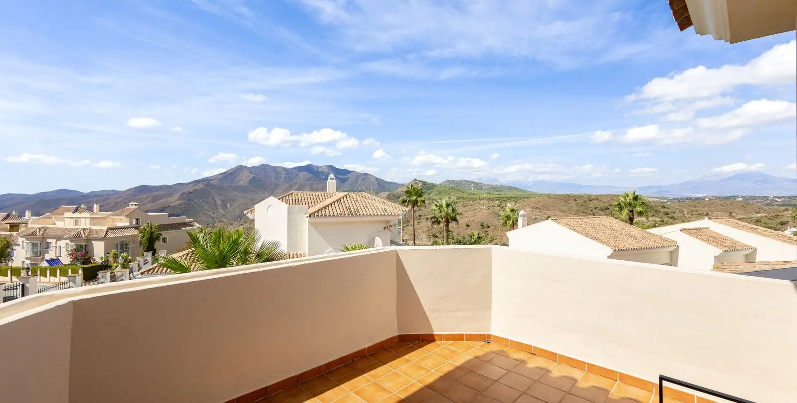 Sale of detached villa in Alhaurin Golf 35