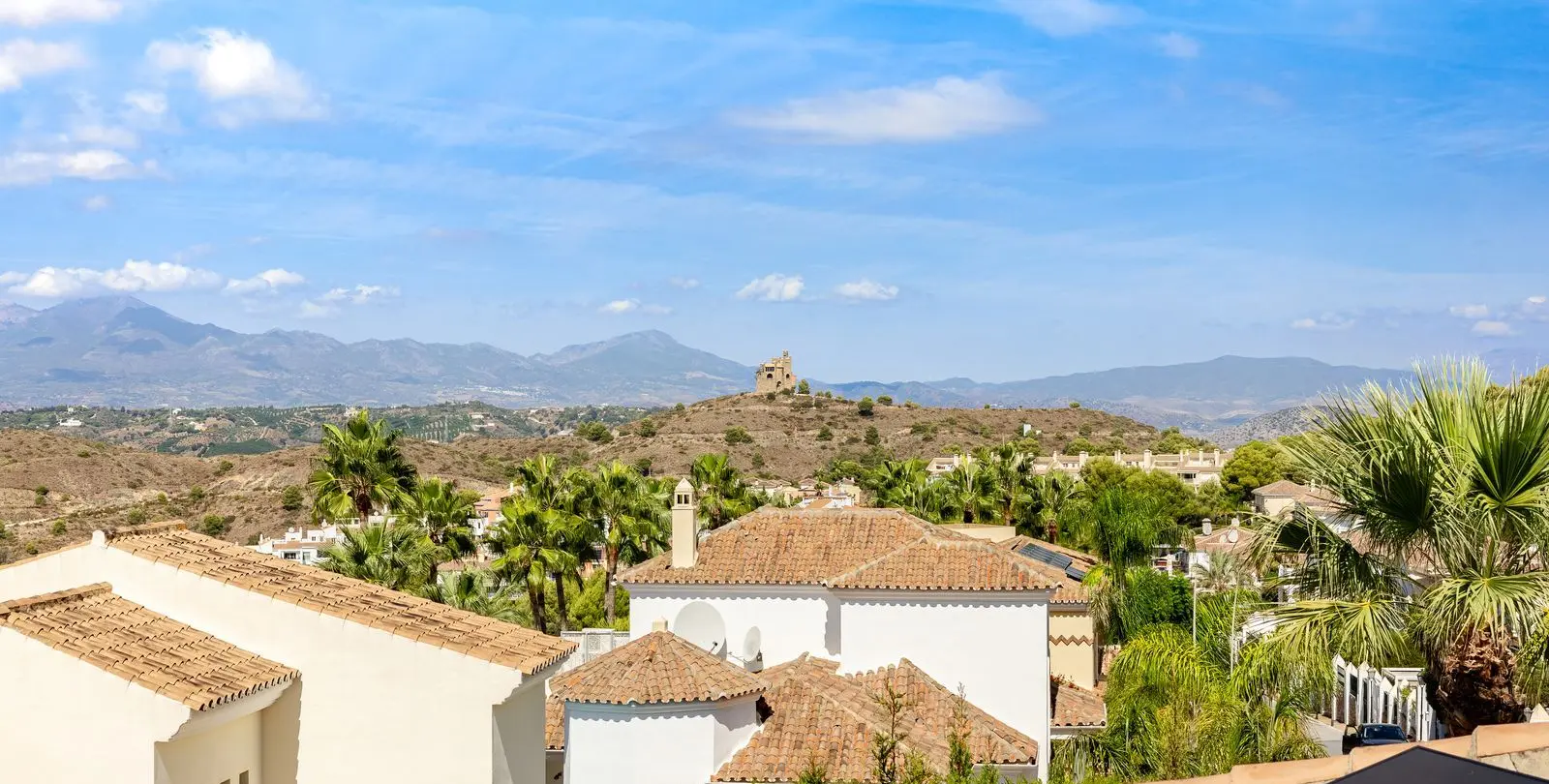 Sale of detached villa in Alhaurin Golf 36