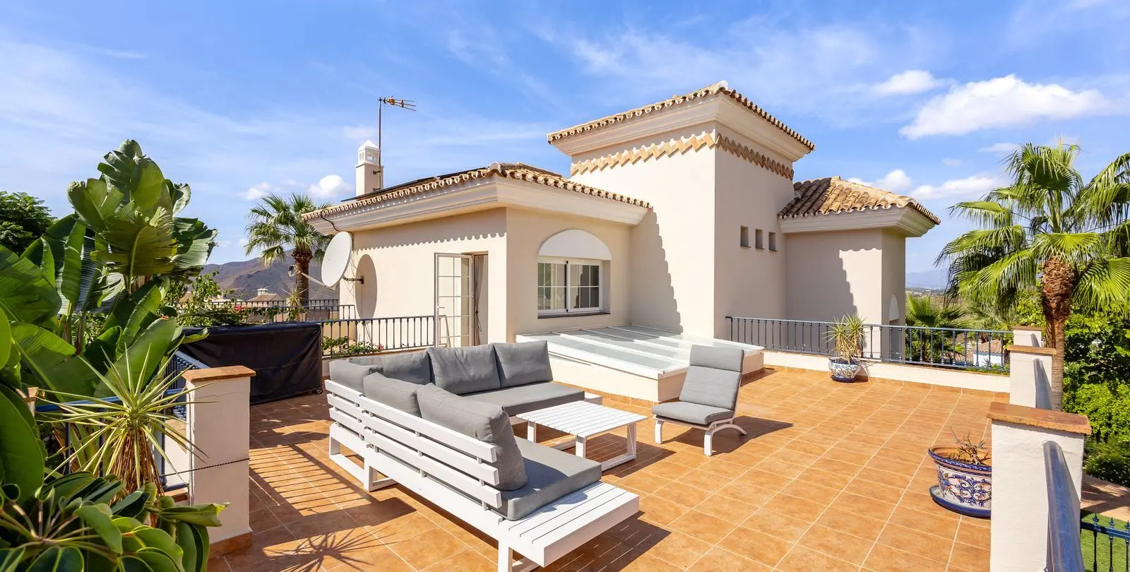 Sale of detached villa in Alhaurin Golf 42