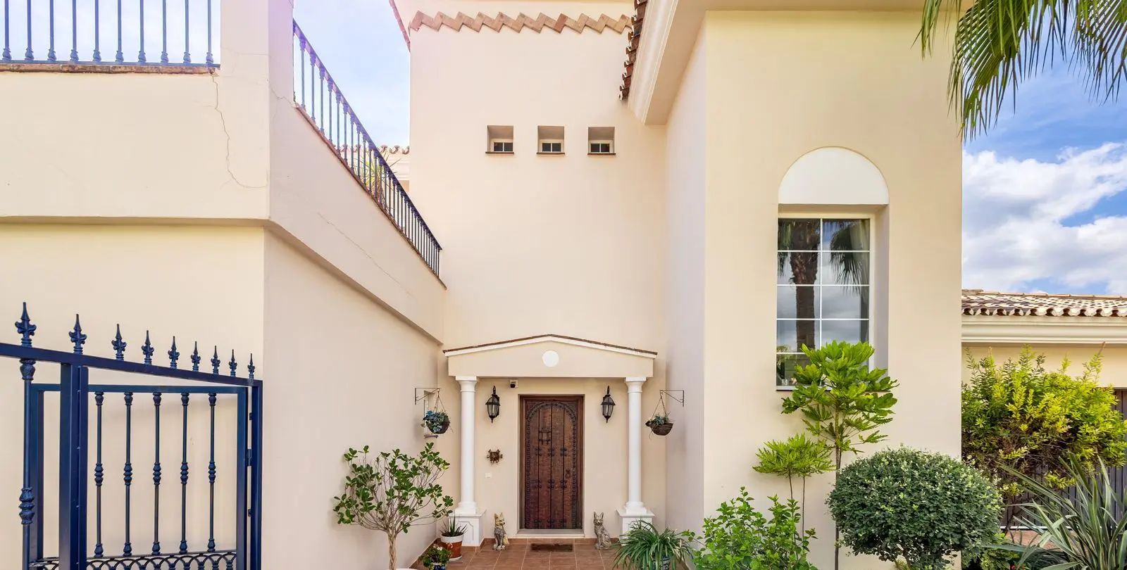 Sale of detached villa in Alhaurin Golf 45
