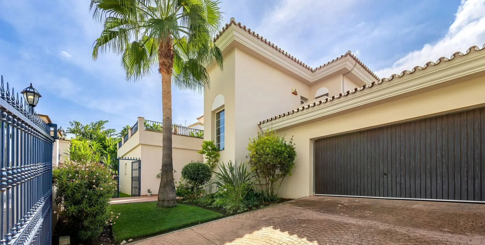 Sale of detached villa in Alhaurin Golf 48