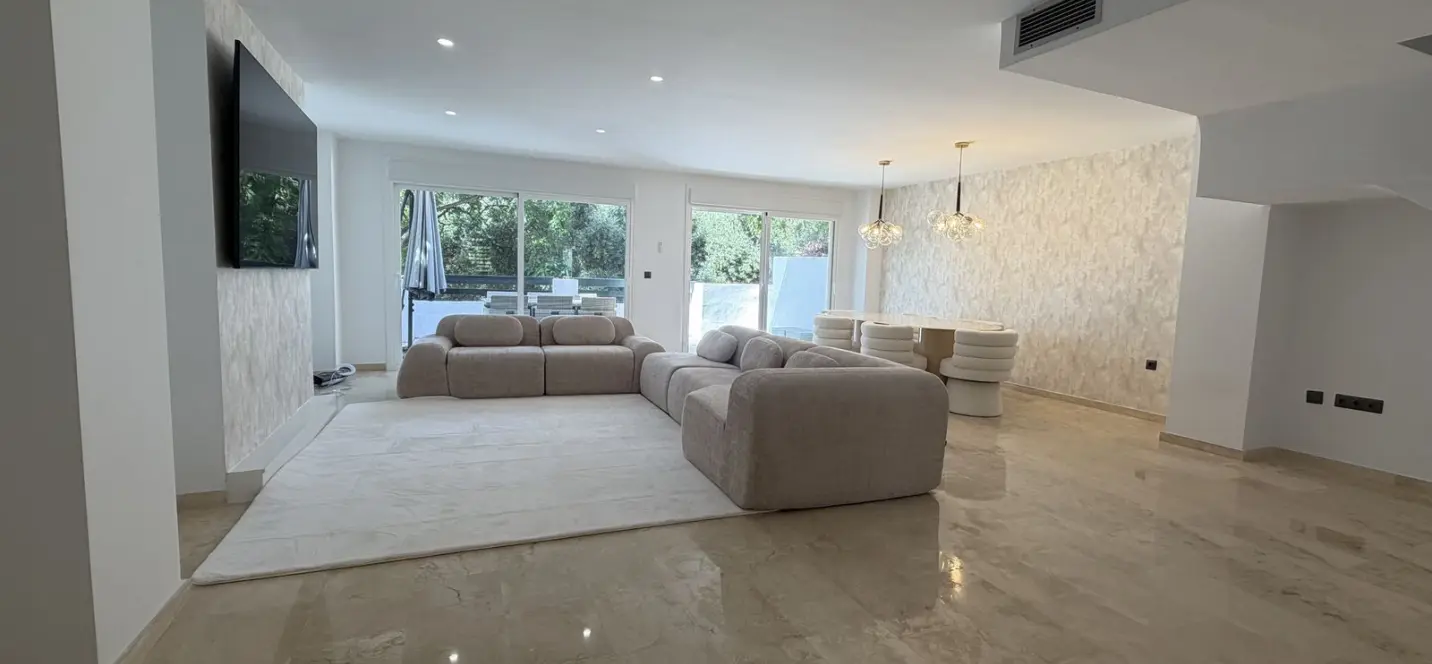 Продажа двухуровневых апартаментов в Guadalmina Alta 2