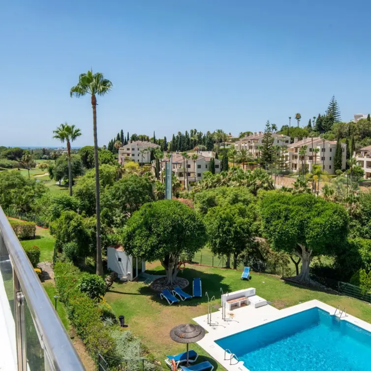 Sale of penthouse in Benahavís