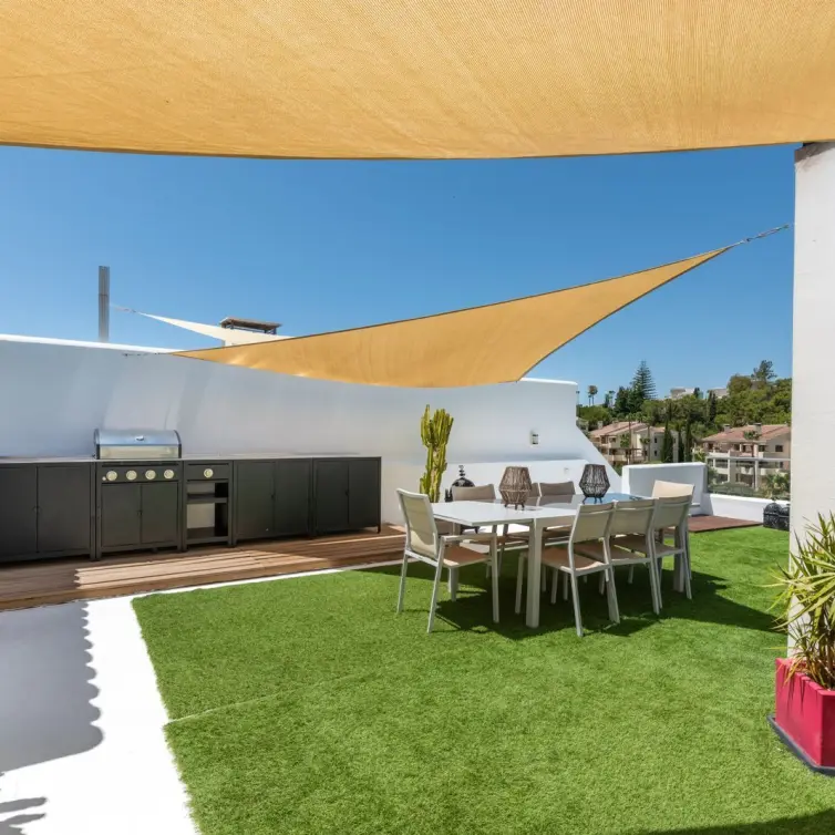 Sale of penthouse in Benahavís