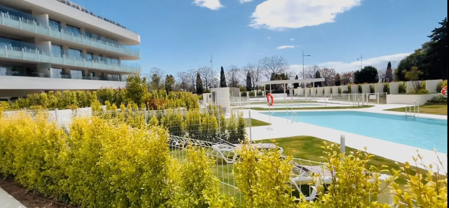 Продажа апартаментов на среднем этаже в San Pedro de Alcántara 1