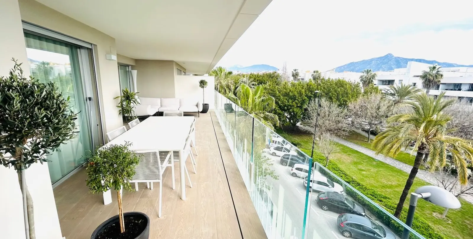 Продажа апартаментов на среднем этаже в San Pedro de Alcántara 14