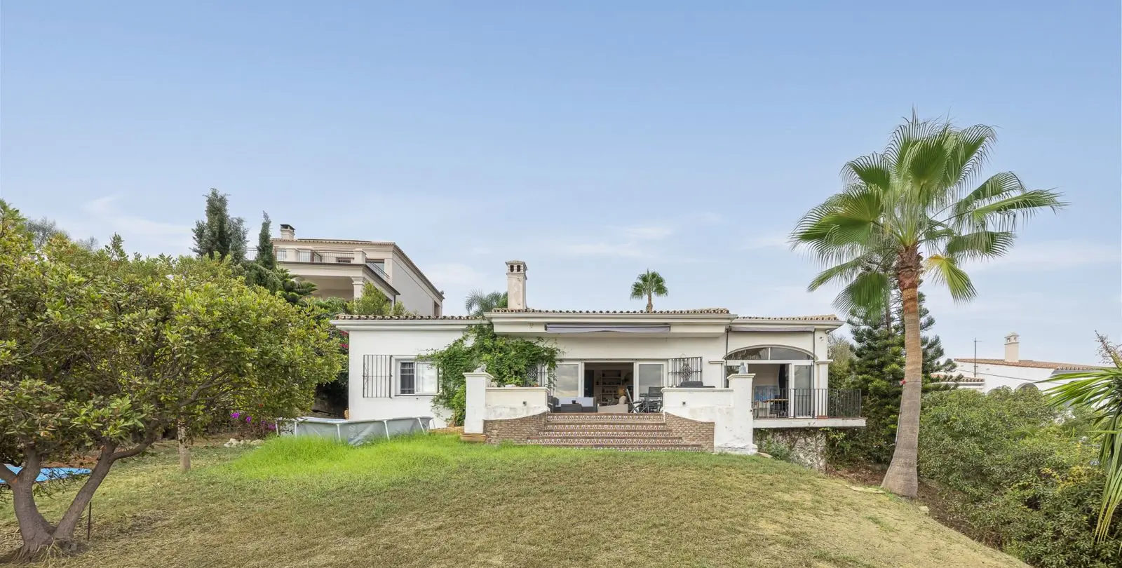 Продажа  отдельно стоящей виллы в Estepona 1