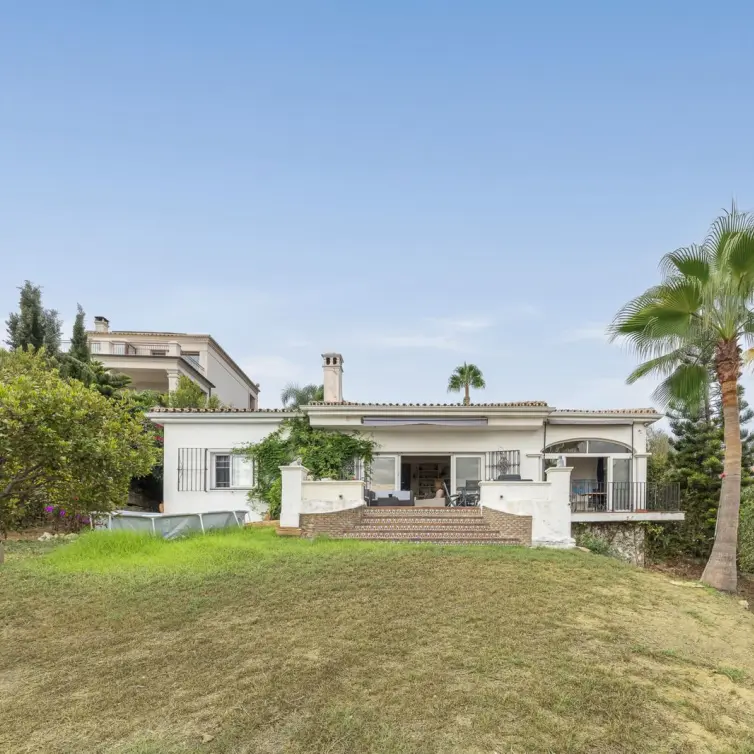 Продажа  отдельно стоящей виллы в Estepona