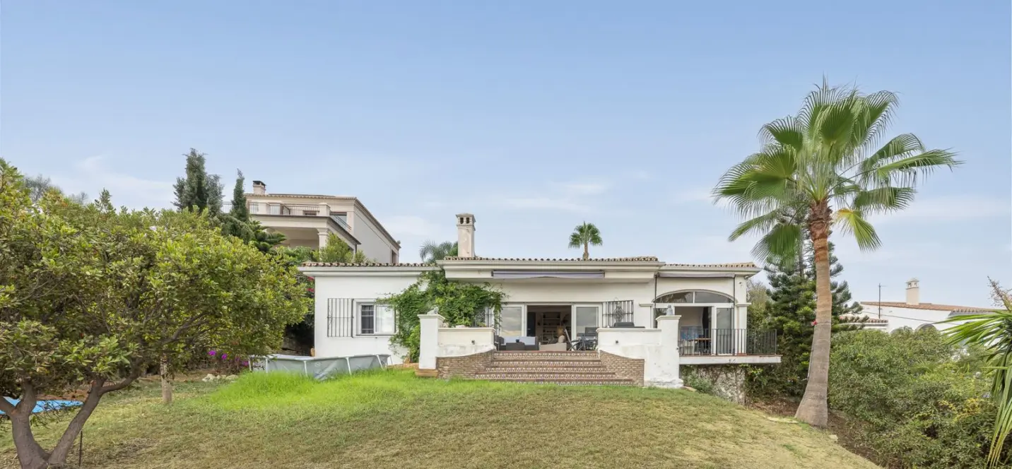 Продажа  отдельно стоящей виллы в Estepona 0