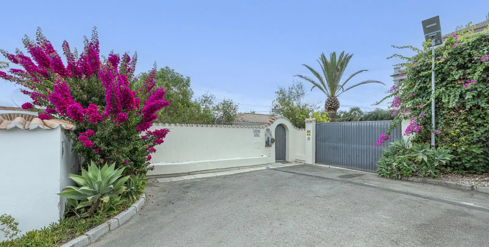 Продажа  отдельно стоящей виллы в Estepona 2