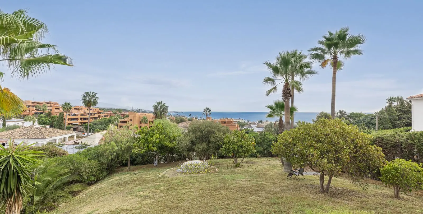 Продажа  отдельно стоящей виллы в Estepona 4