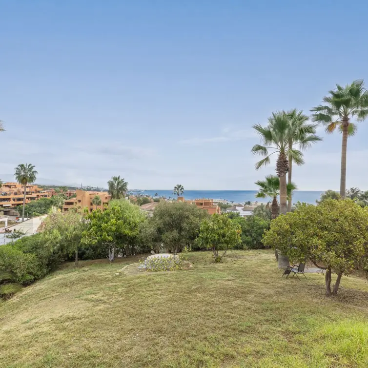 Продажа  отдельно стоящей виллы в Estepona