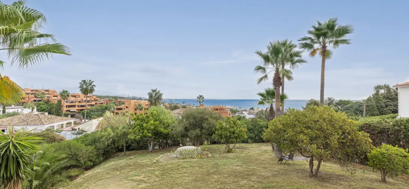 Продажа  отдельно стоящей виллы в Estepona 3