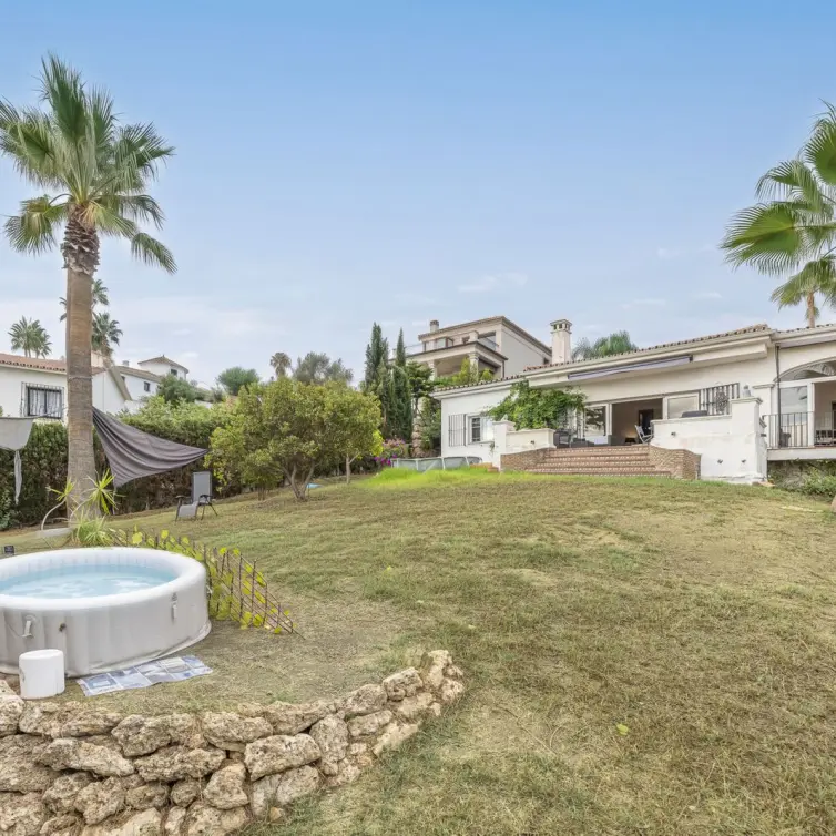 Продажа  отдельно стоящей виллы в Estepona