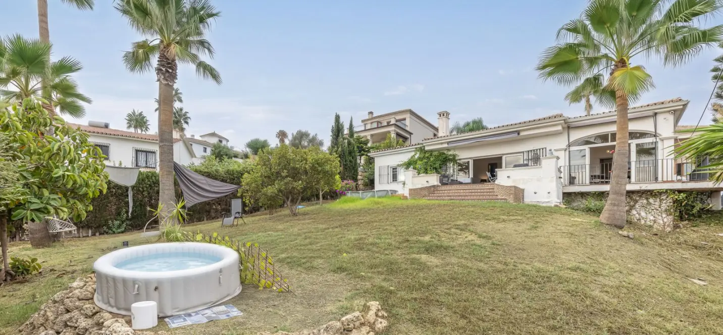 Продажа  отдельно стоящей виллы в Estepona 4