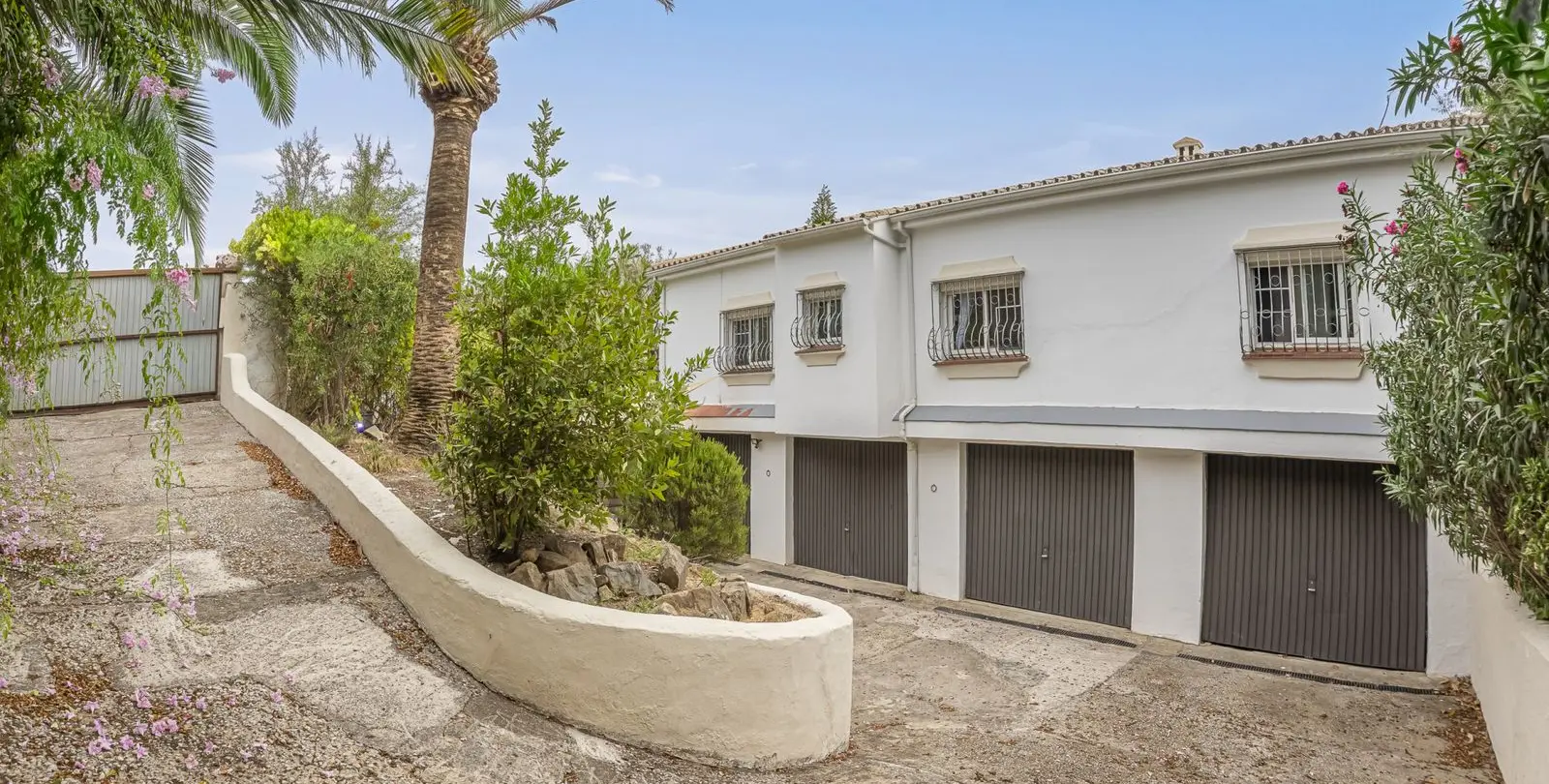 Продажа  отдельно стоящей виллы в Estepona 8