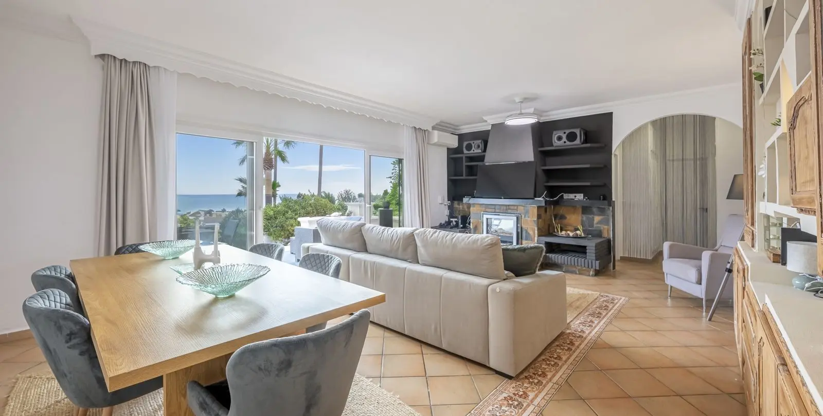Продажа  отдельно стоящей виллы в Estepona 11