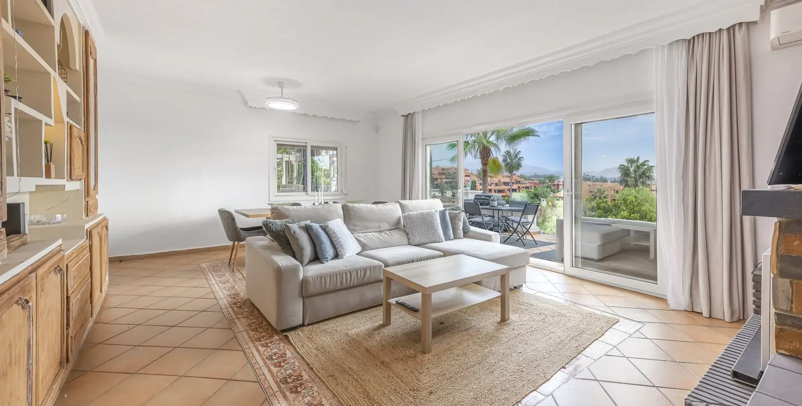 Продажа  отдельно стоящей виллы в Estepona 13