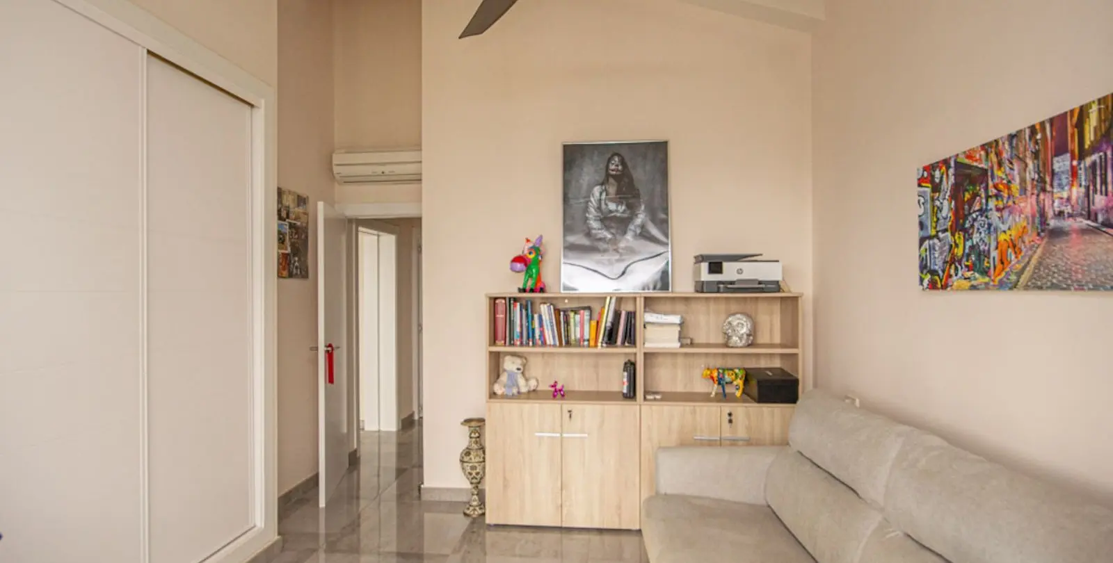 Sale of detached villa in La Mairena 12