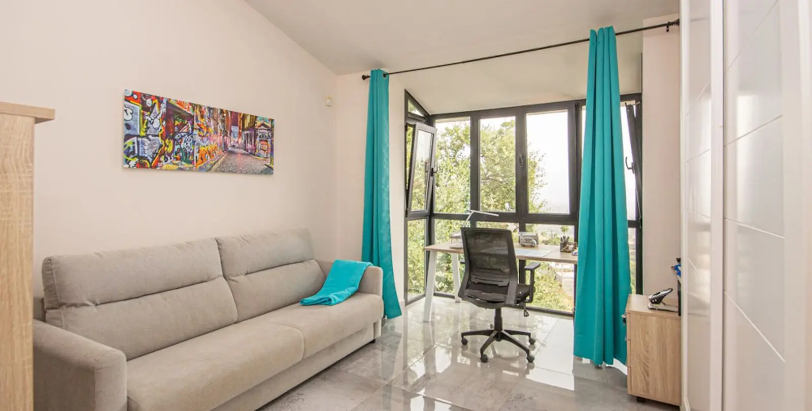 Sale of detached villa in La Mairena 13