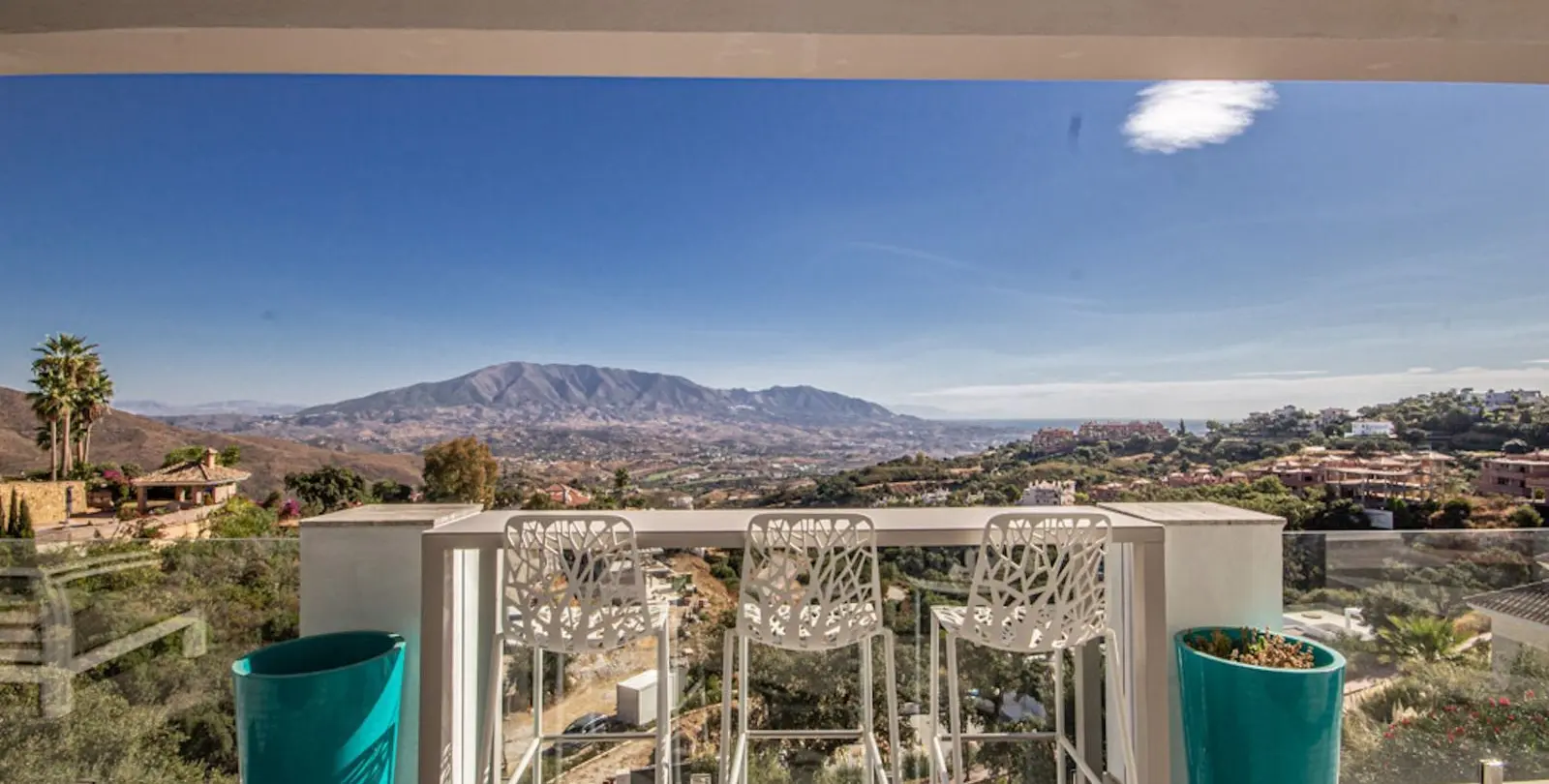 Sale of detached villa in La Mairena 17