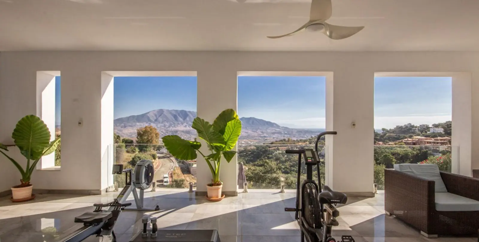 Sale of detached villa in La Mairena 39