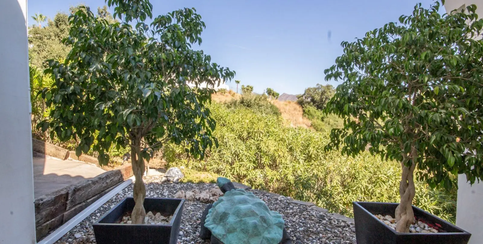 Sale of detached villa in La Mairena 44