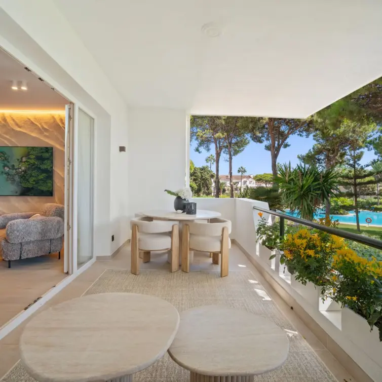 Venta de apartamento en planta media en El Presidente