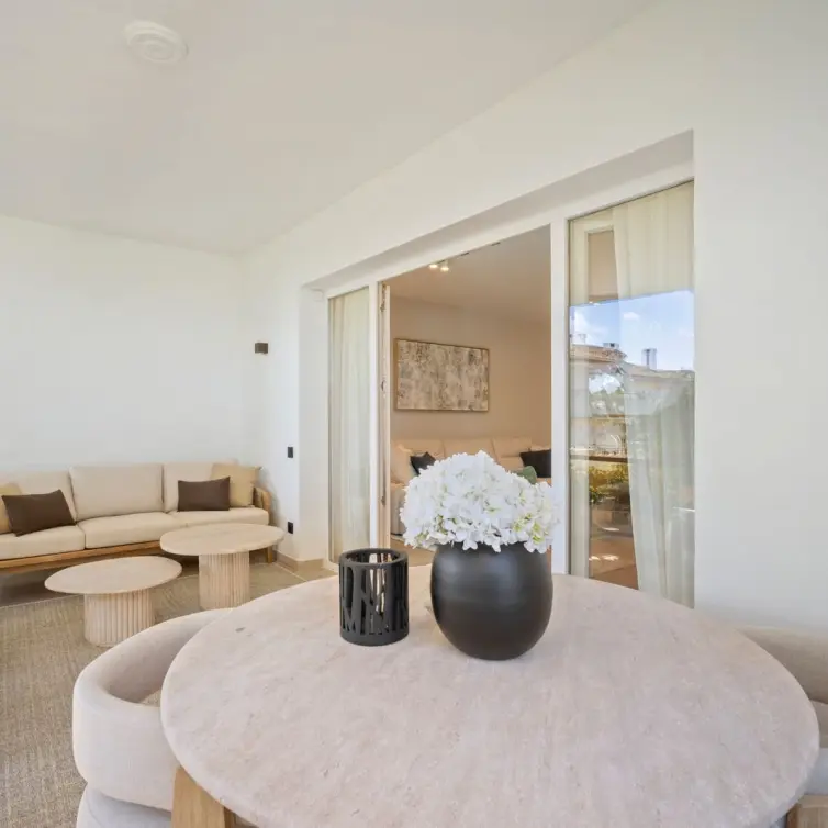 Venta de apartamento en planta media en El Presidente