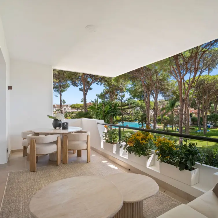 Venta de apartamento en planta media en El Presidente