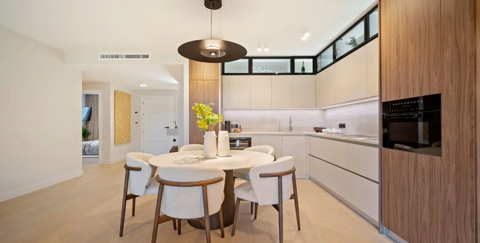 Venta de apartamento en planta media en El Presidente 7