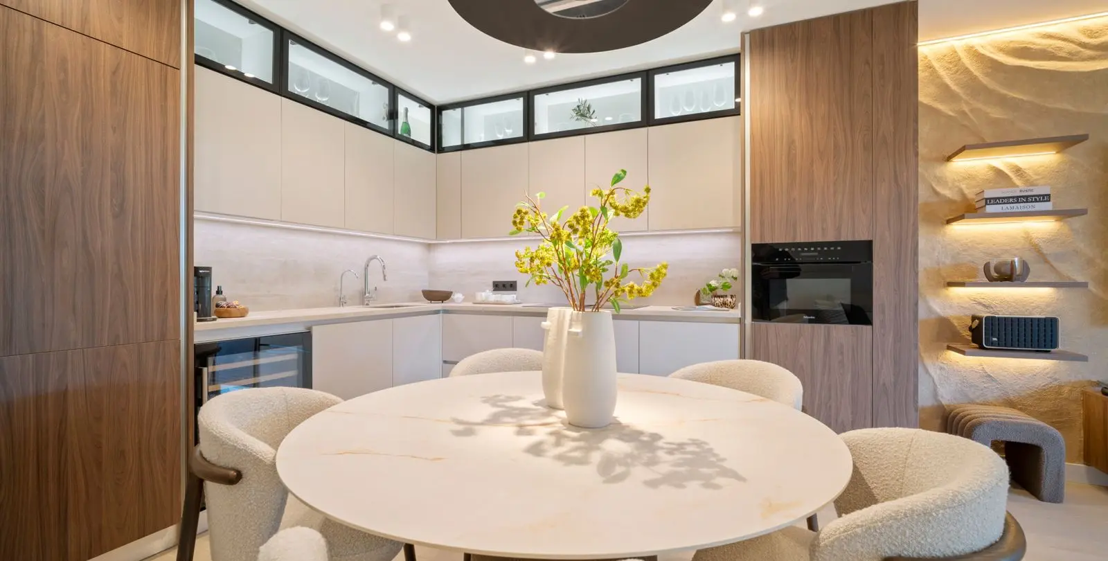 Venta de apartamento en planta media en El Presidente 8