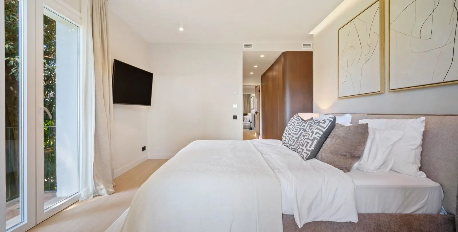 Venta de apartamento en planta media en El Presidente 11