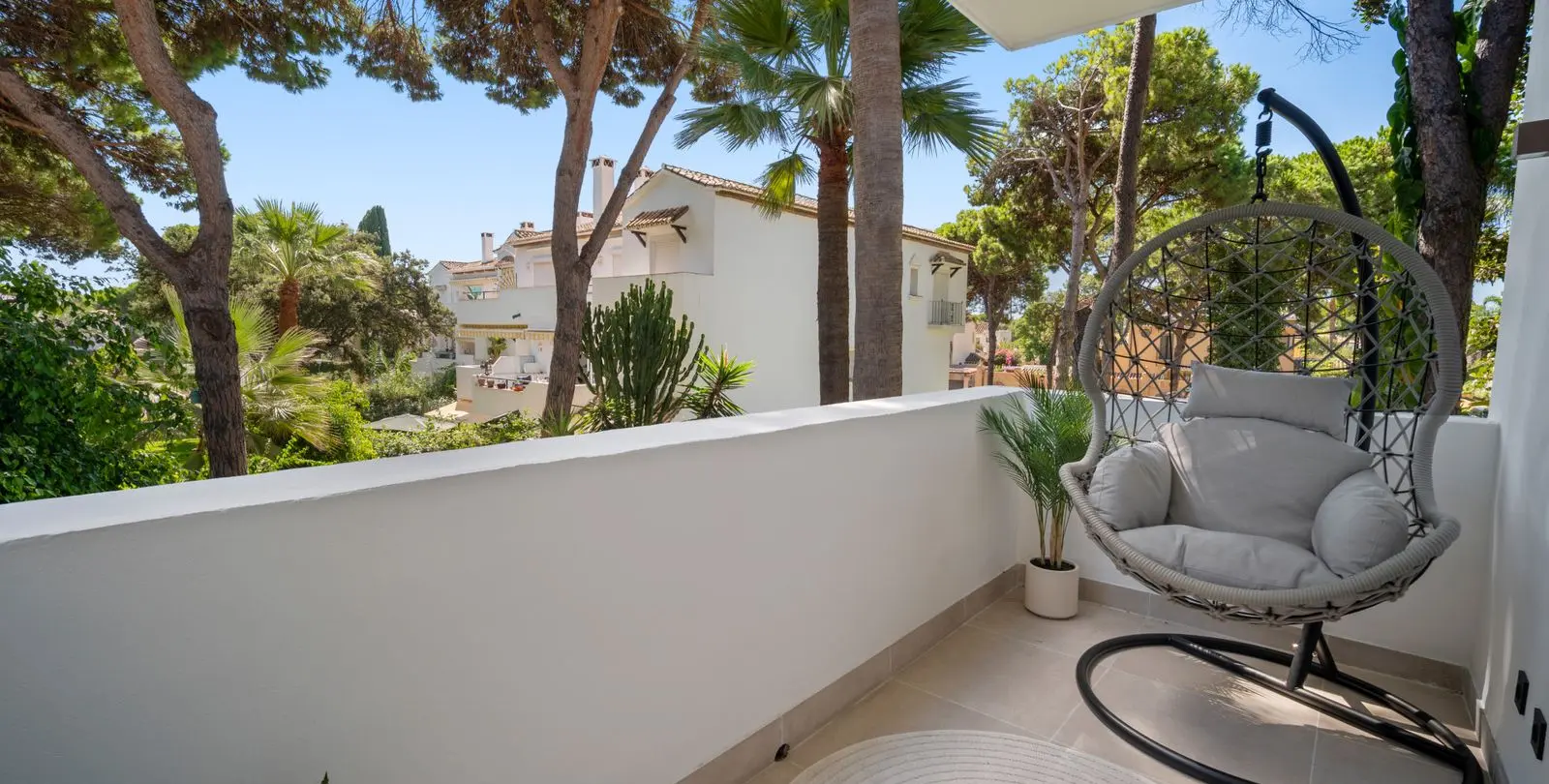 Venta de apartamento en planta media en El Presidente 12