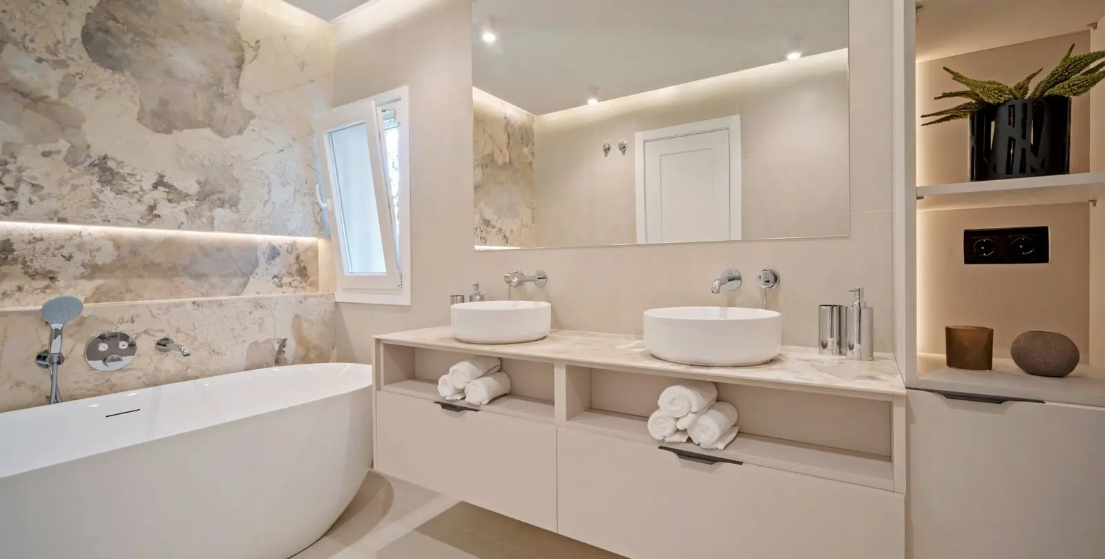 Venta de apartamento en planta media en El Presidente 13