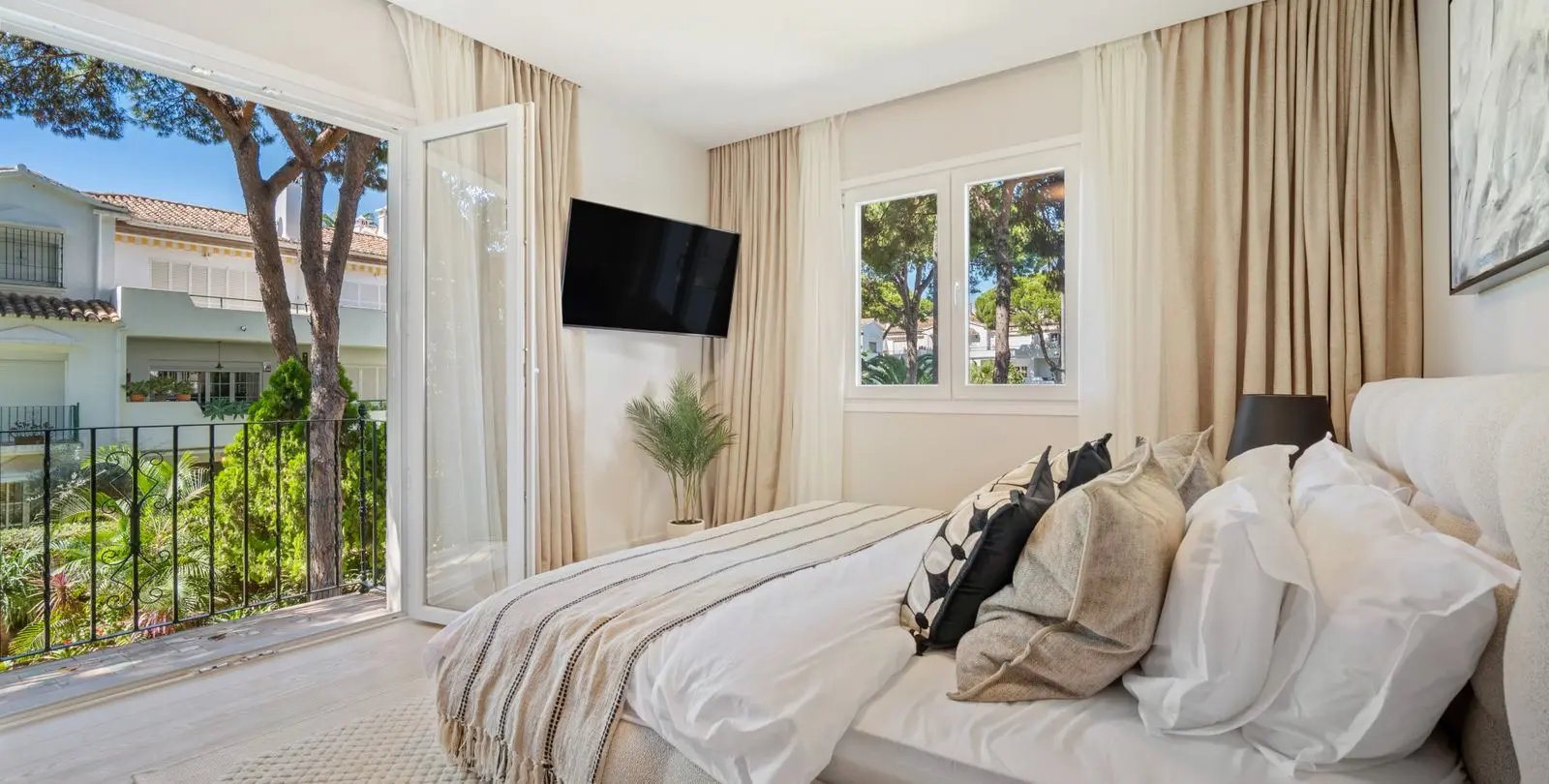 Venta de apartamento en planta media en El Presidente 16