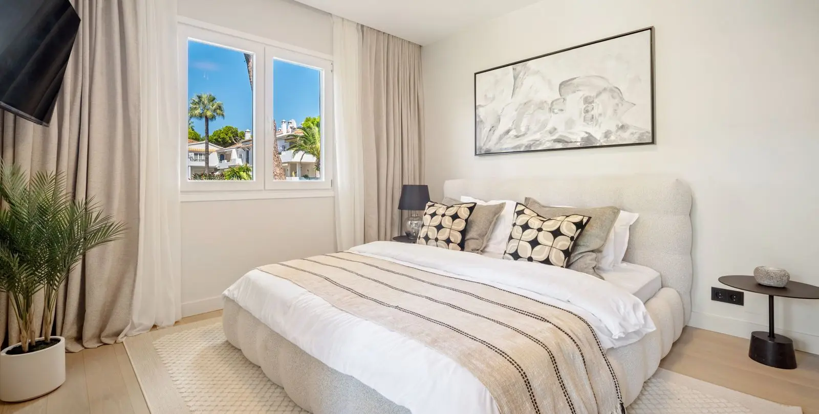 Venta de apartamento en planta media en El Presidente 17