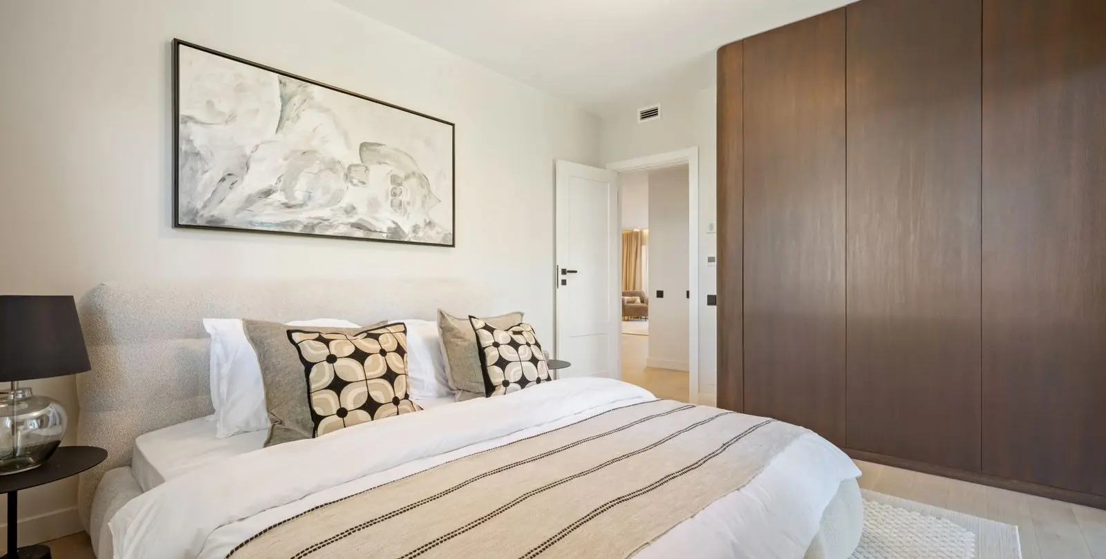 Venta de apartamento en planta media en El Presidente 18