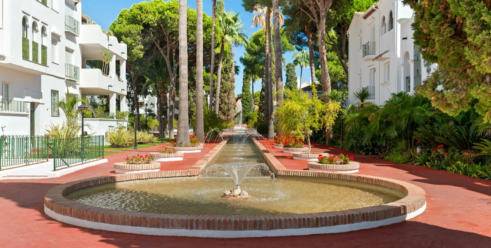 Venta de apartamento en planta media en El Presidente 24