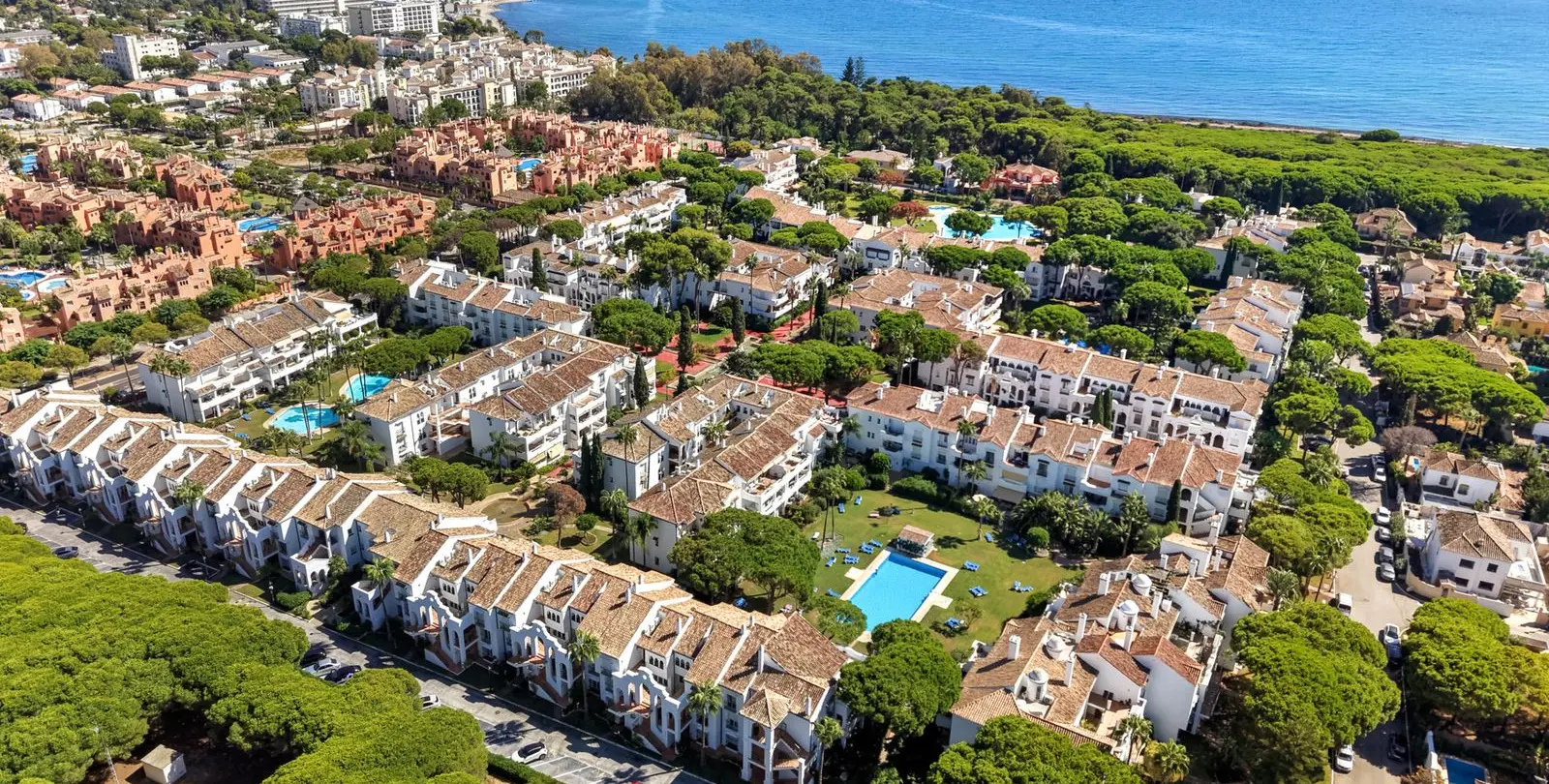 Venta de apartamento en planta media en El Presidente 26