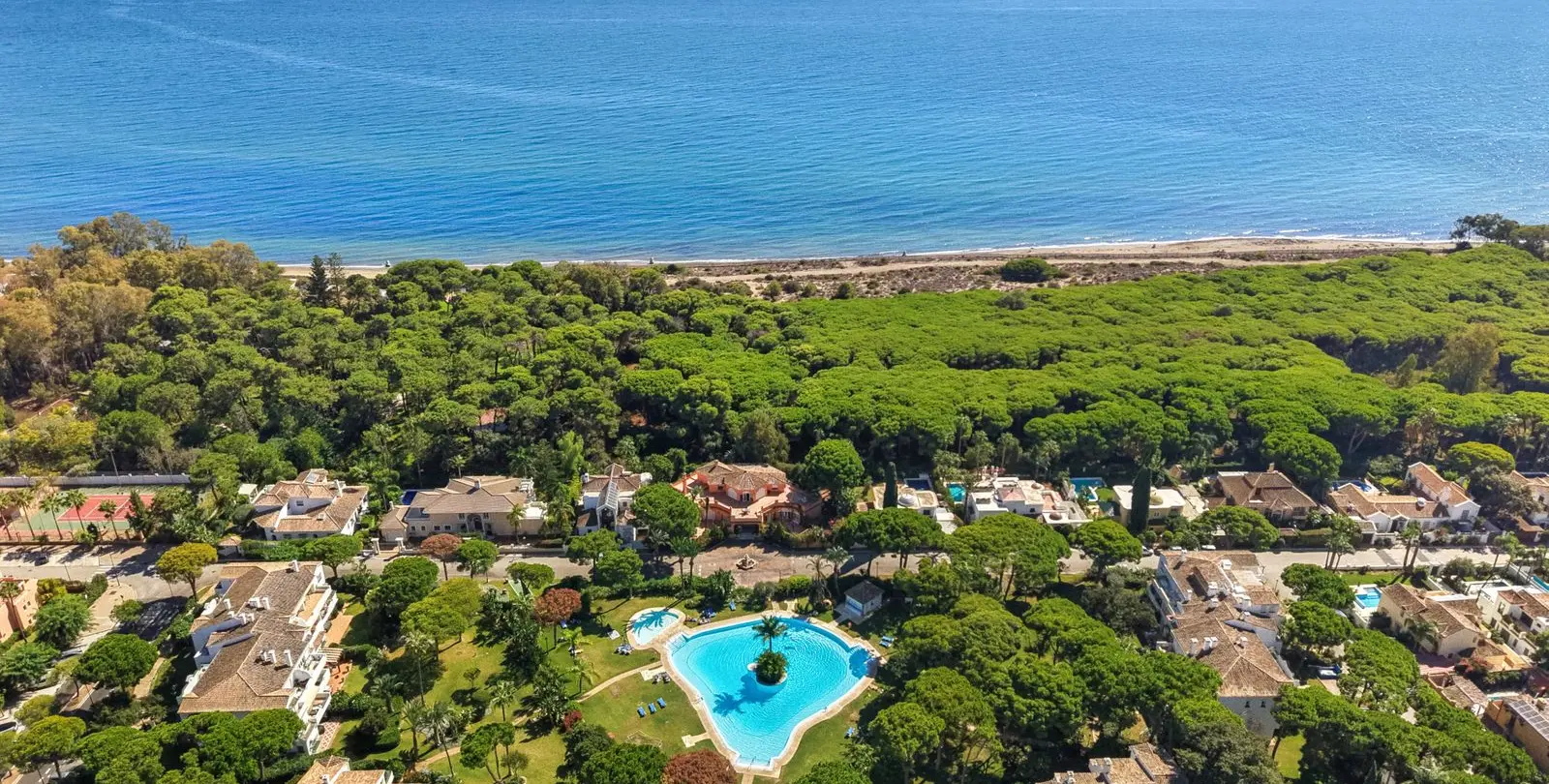 Venta de apartamento en planta media en El Presidente 29
