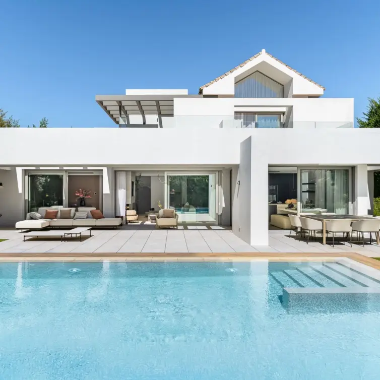 Venta de villa independiente en Estepona