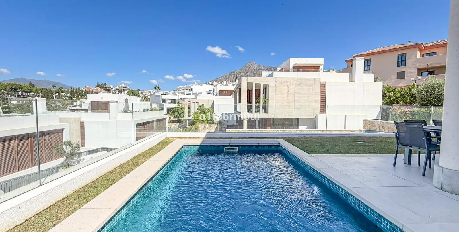 Venta de casa pareada en The Golden Mile 13