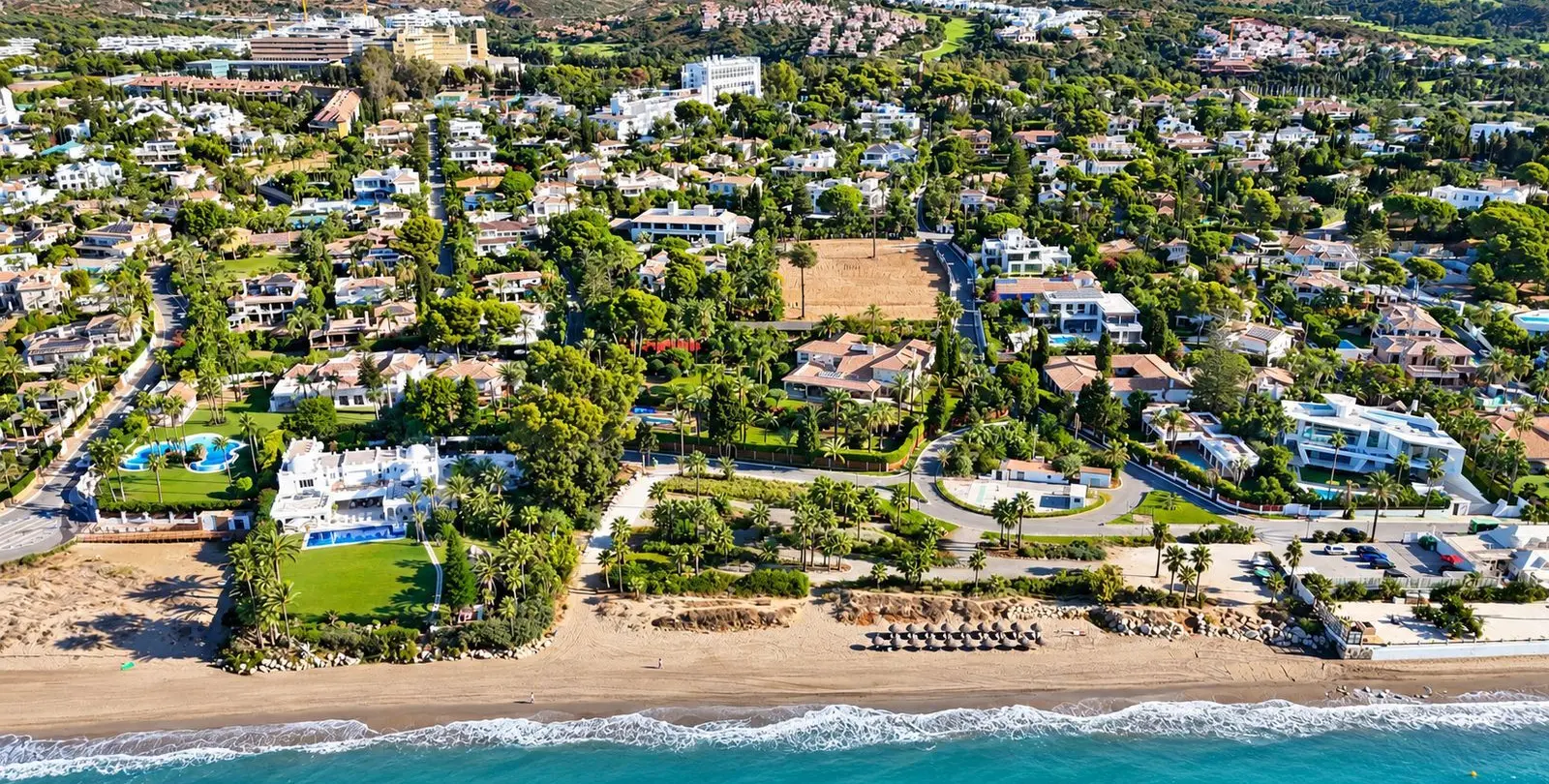 Venta de parcela residencial en Los Monteros 1