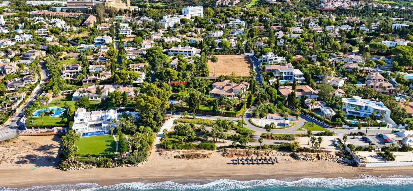 Venta de parcela residencial en Los Monteros 0