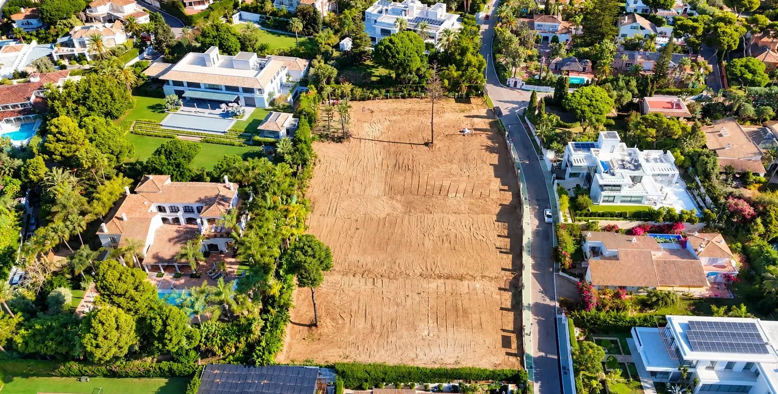 Venta de parcela residencial en Los Monteros 2