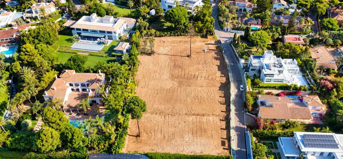Venta de parcela residencial en Los Monteros 1